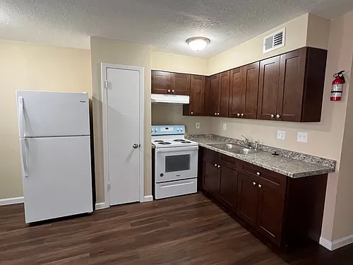 Main Plaza Apartments Photo 1