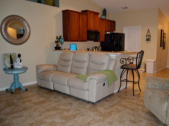 2nd image of 1908 Wallace Manor Dr