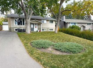 5864 SW Dalford Hl NW, Calgary, AB T3A 1L6