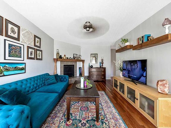 4th image of 218 A Allan Cres SE