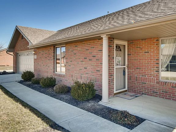 5th image of 825 Hickory Hl