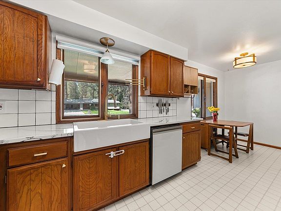 5th image of 4619 S Raymond Rd