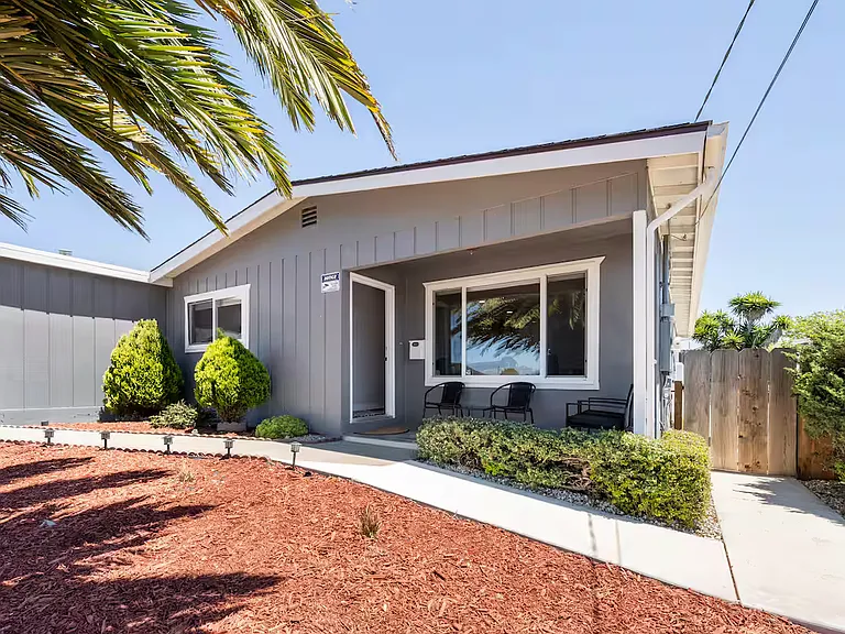 3196 Crescent Ave — Photo 1