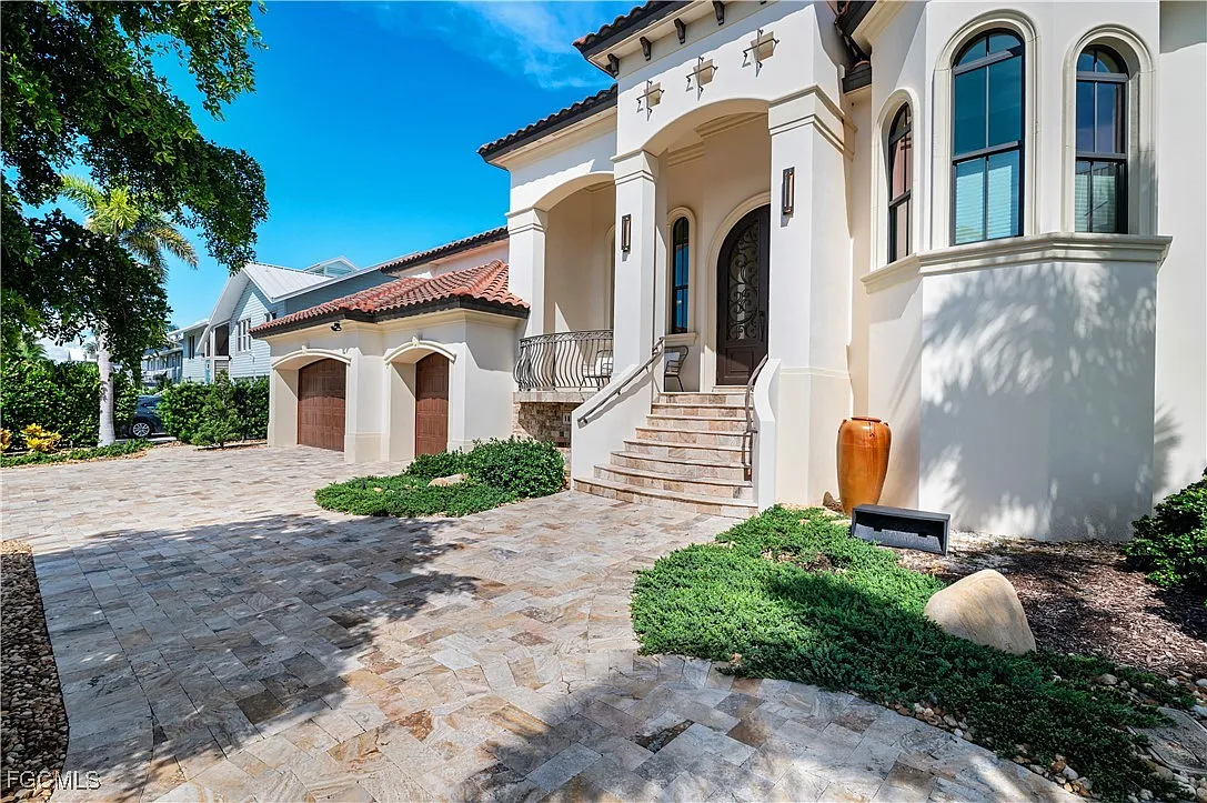 4 bed, 3.5 bath, 3149 sqft, $23,000 — Photo 4