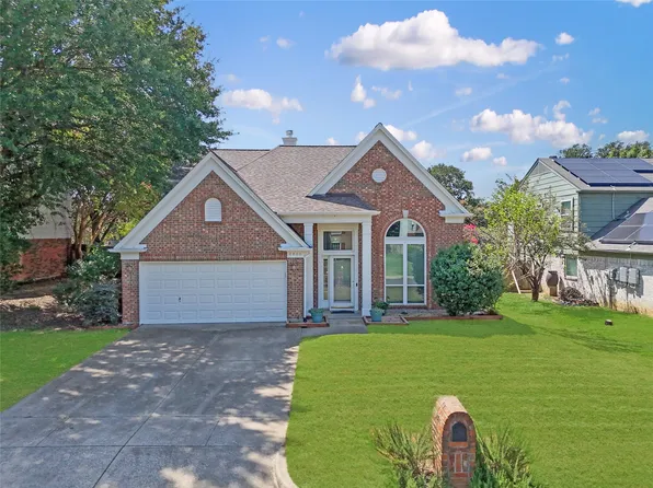6860 Dogwood Ct, North Richland Hills, TX 76182
