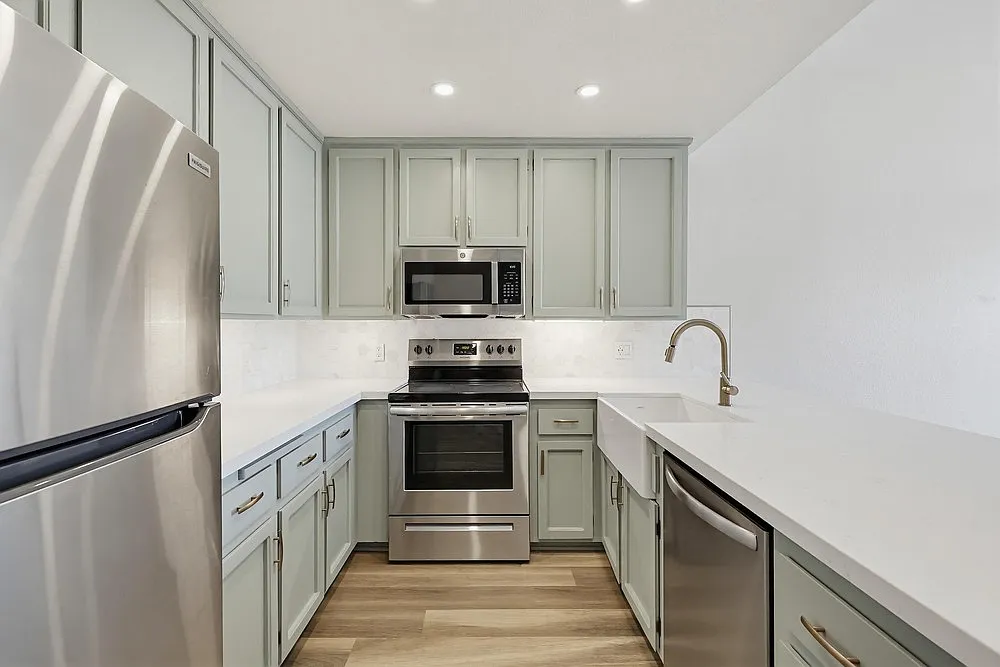 Building Photo - 270 Dahlia Ave #9-1