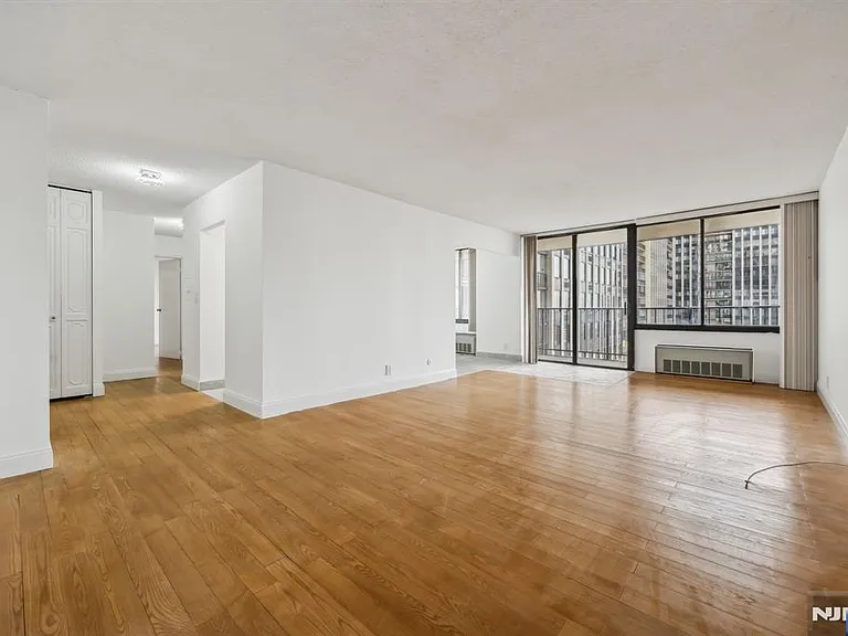 300 Winston Dr #2020 — Photo 6