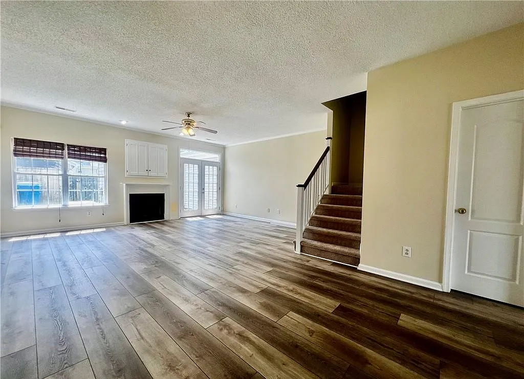 3 bed, 2.5 bath, 1586 sqft, $2,500 — Photo 4