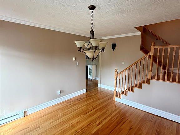 5th image of 226 Mundy Pond Road
