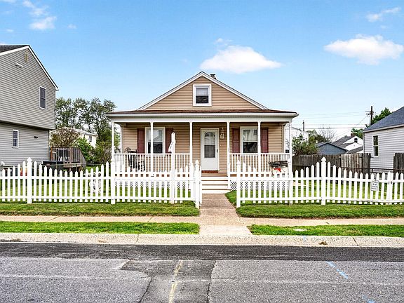 3rd image of 206 S Woodwell Rd