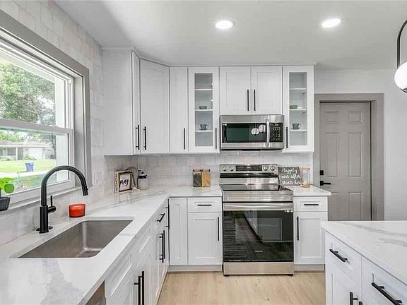 4th image of 2325A Black Oak Ln