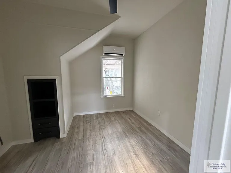 221 E 3rd St #3 — Photo 5