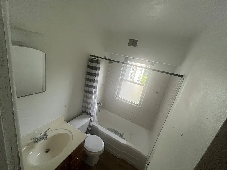 1231 W 3rd St #B — Photo 8