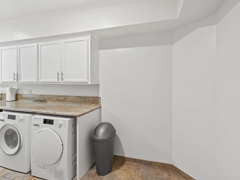 4915 Tyrone Ave #215 — Photo 14
