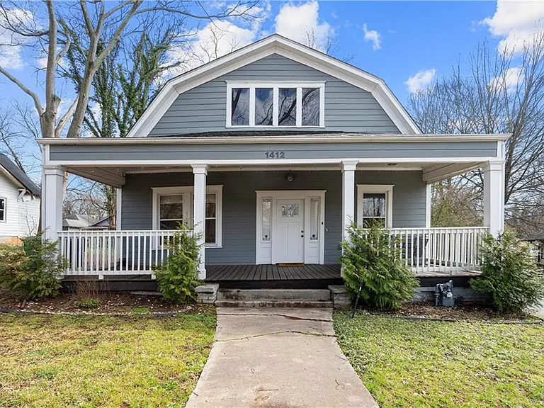 1412 Allene Ave SW — Photo 1