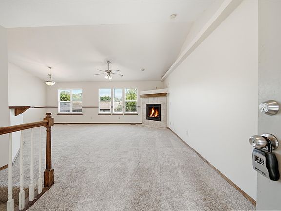 5th image of 308 W Waterford Ct