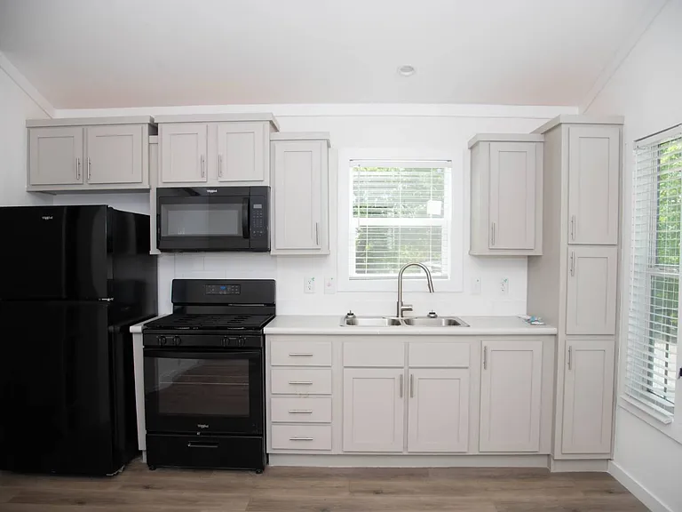 2351 E Grand Ave #D8 — Photo 1