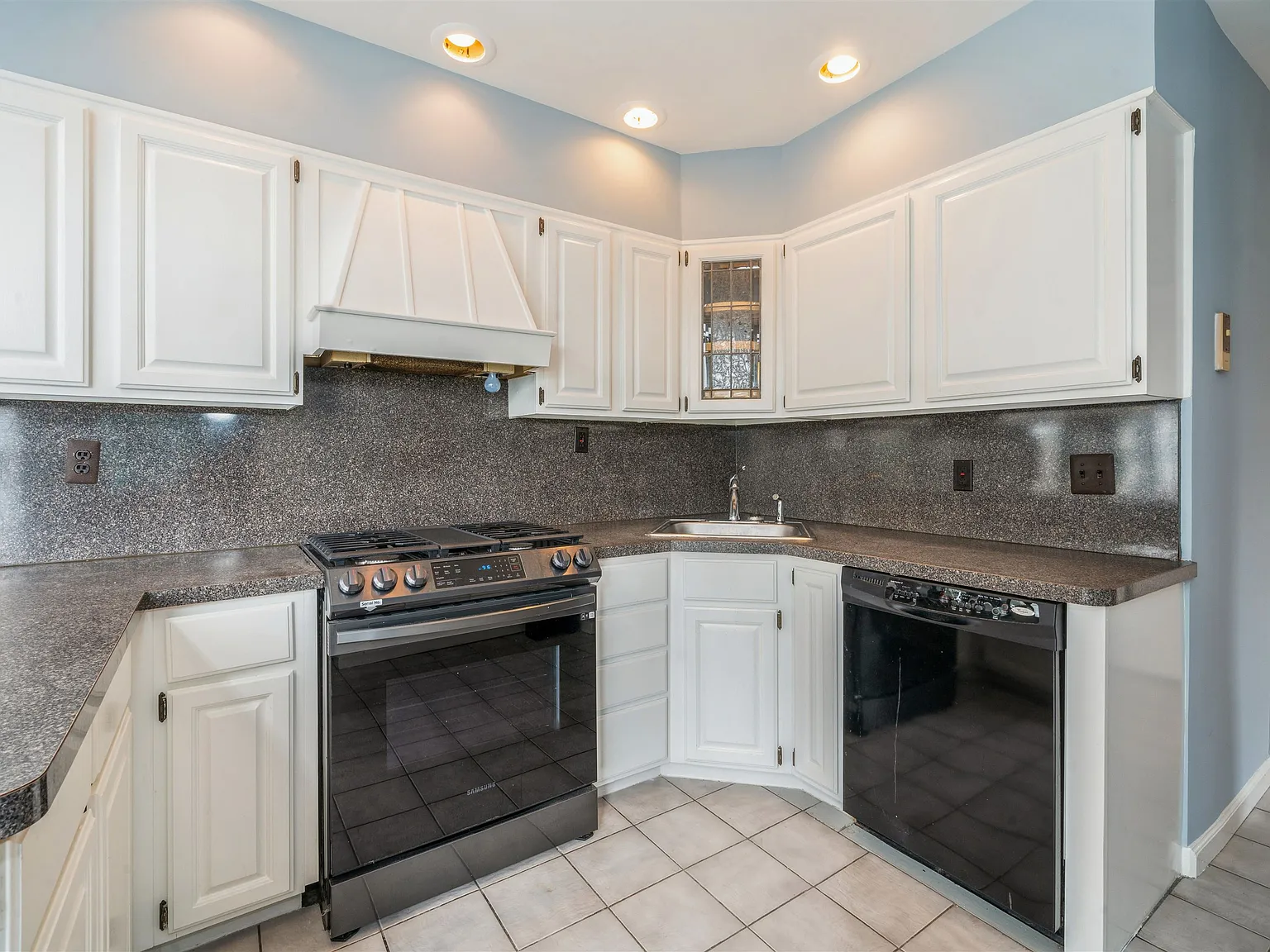 2 bed, 2.0 bath, $3,200 — Photo 4