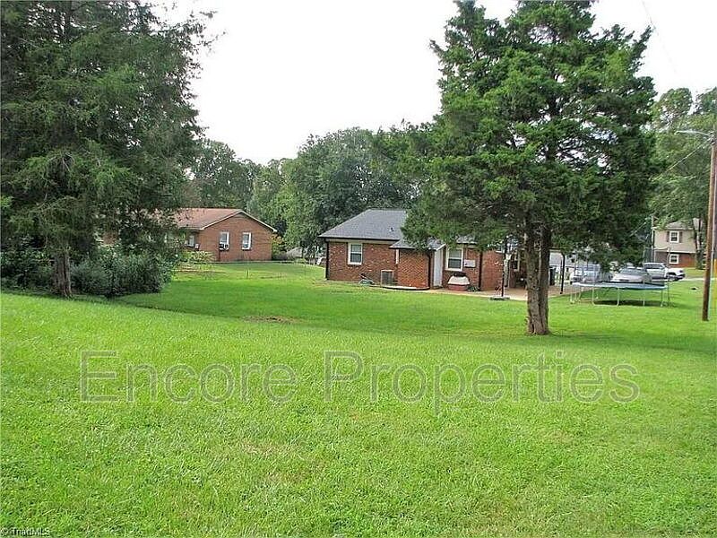 2nd image of 1604 Banbridge Rd