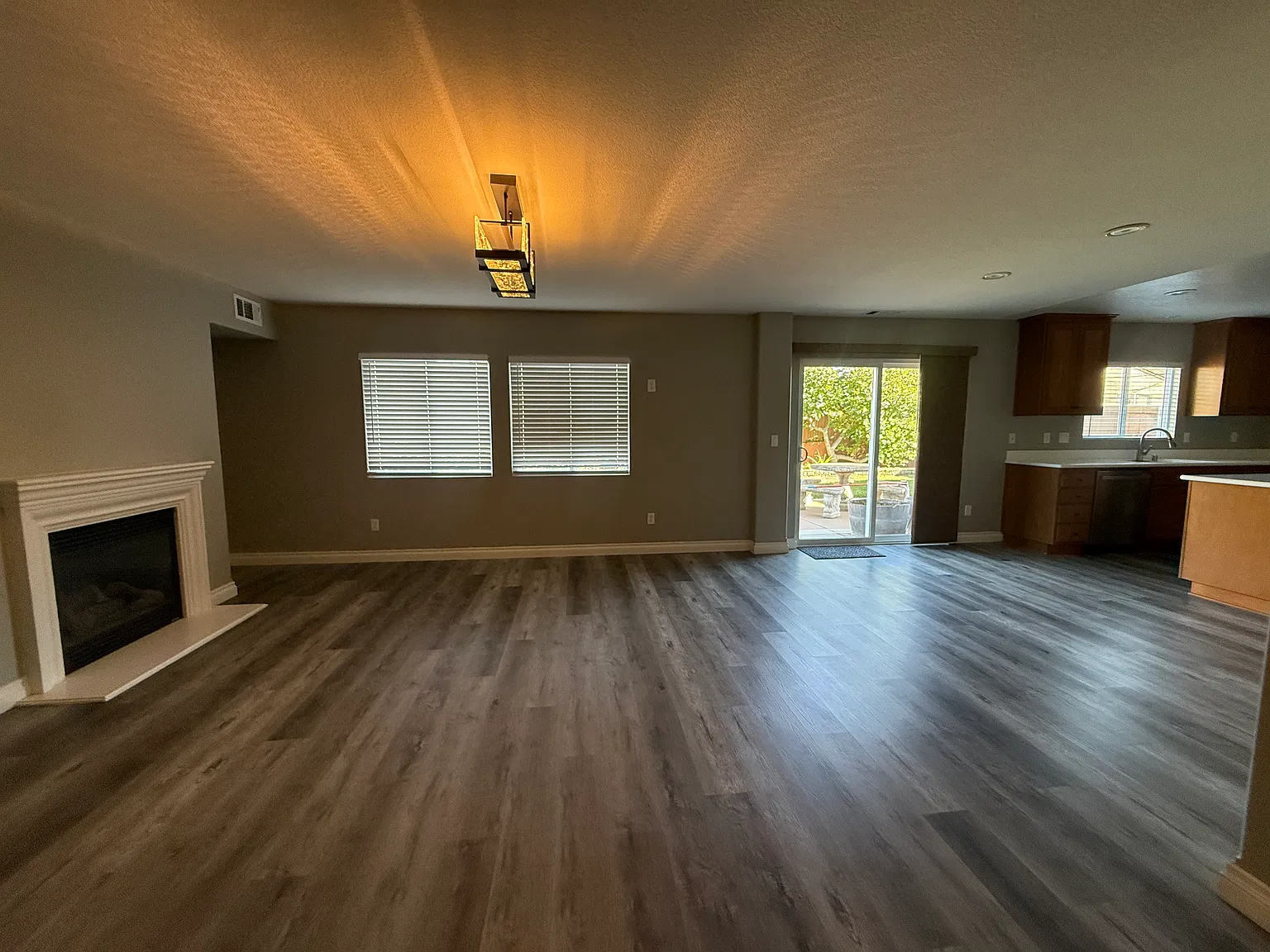 3 bed, 2.5 bath, 2386 sqft, $3,800 — Photo 4