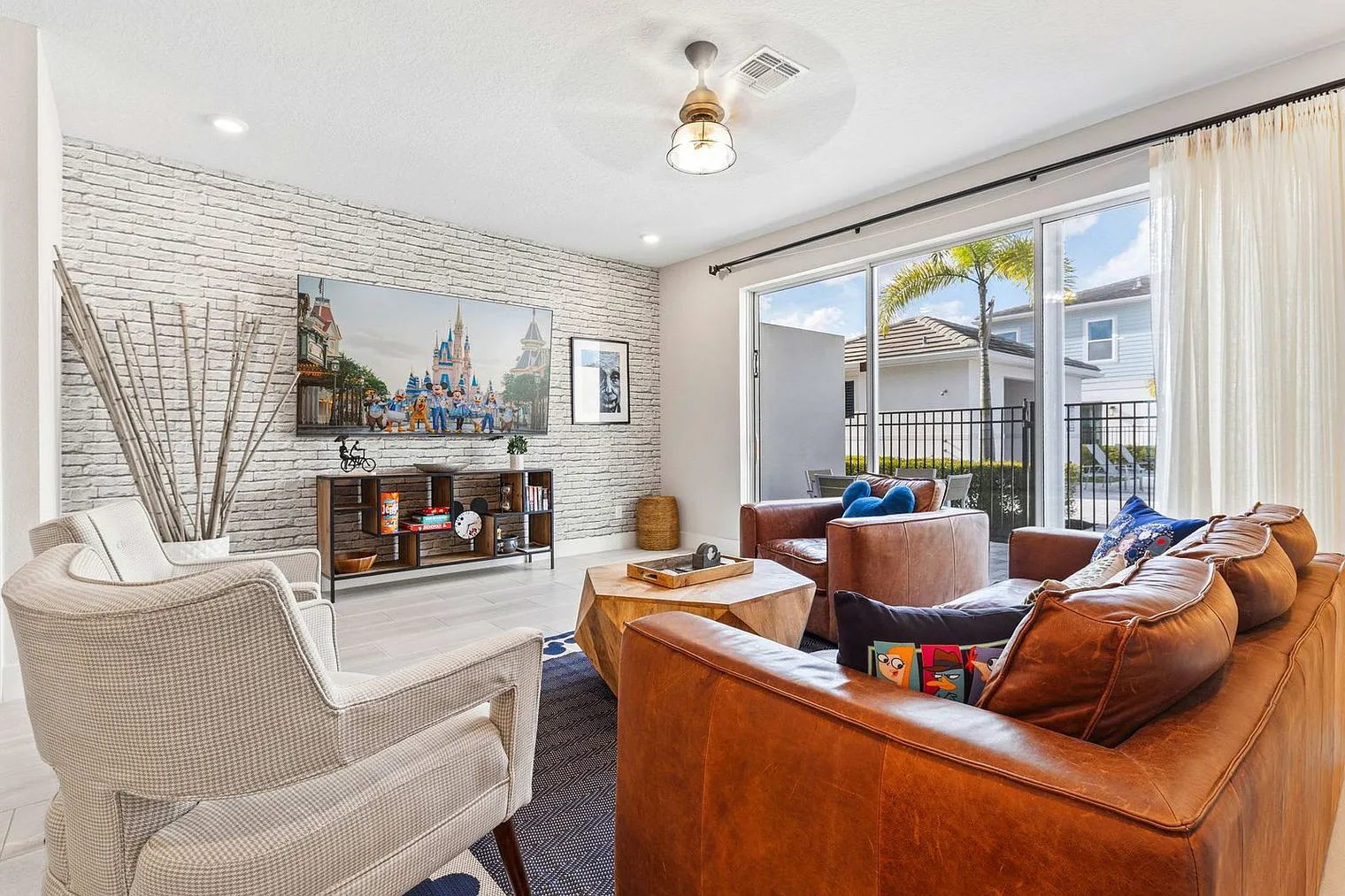 3 bed, 2.0 bath, 1711 sqft, $3,537 — Photo 3