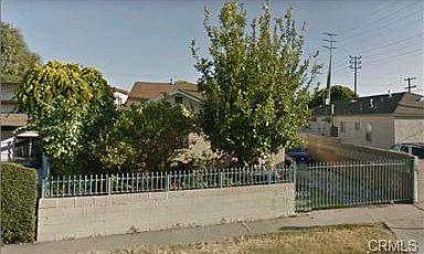 2nd image of 906 E 90th St