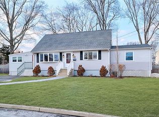 286 Roseville Ter, Fairfield, CT 06824