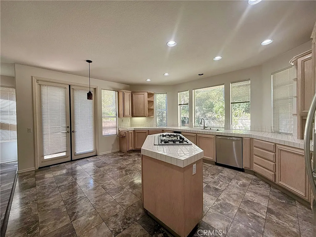 4 bed, 3.5 bath, 2977 sqft, $5,800 — Photo 2