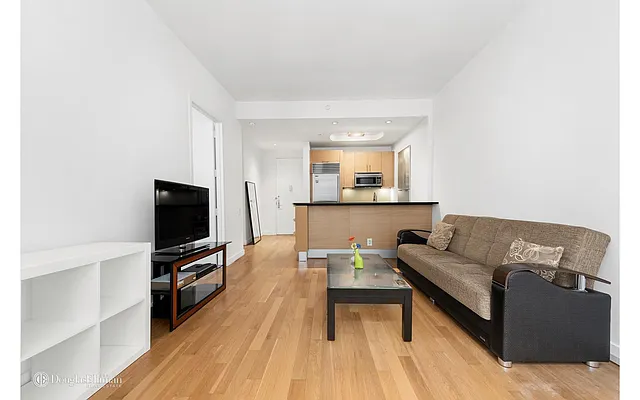 Rented by Douglas Elliman | media 16