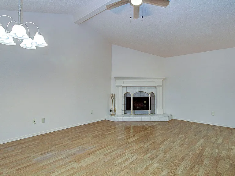 12709 NE 5th St — Photo 25