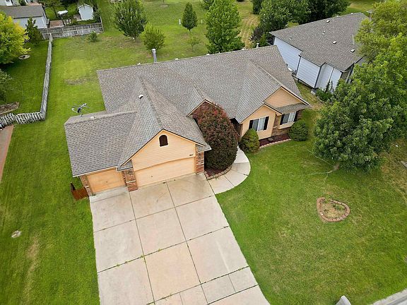 2nd image of 1011 S Sagebrush St