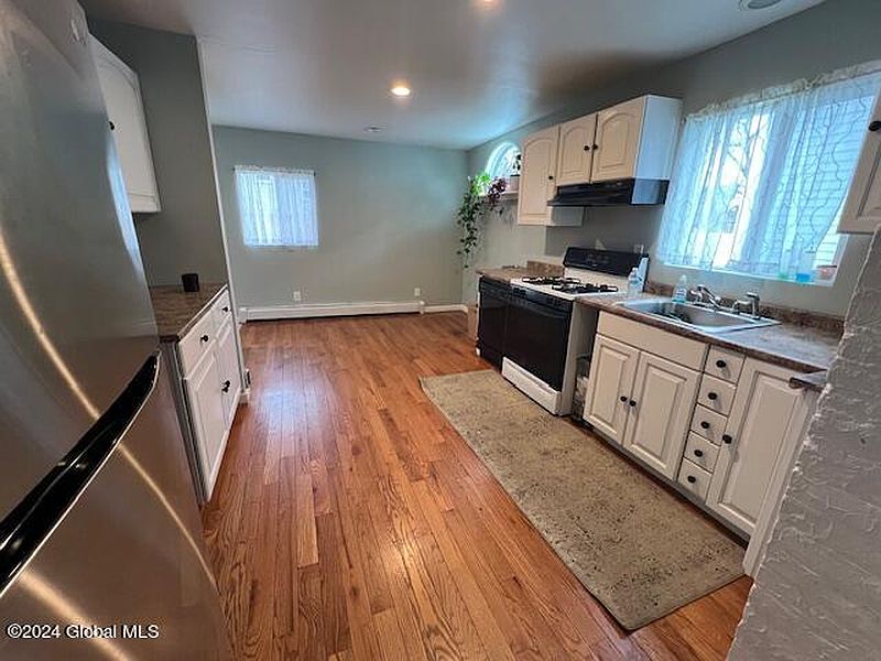 5th image of 15 Grove Avenue