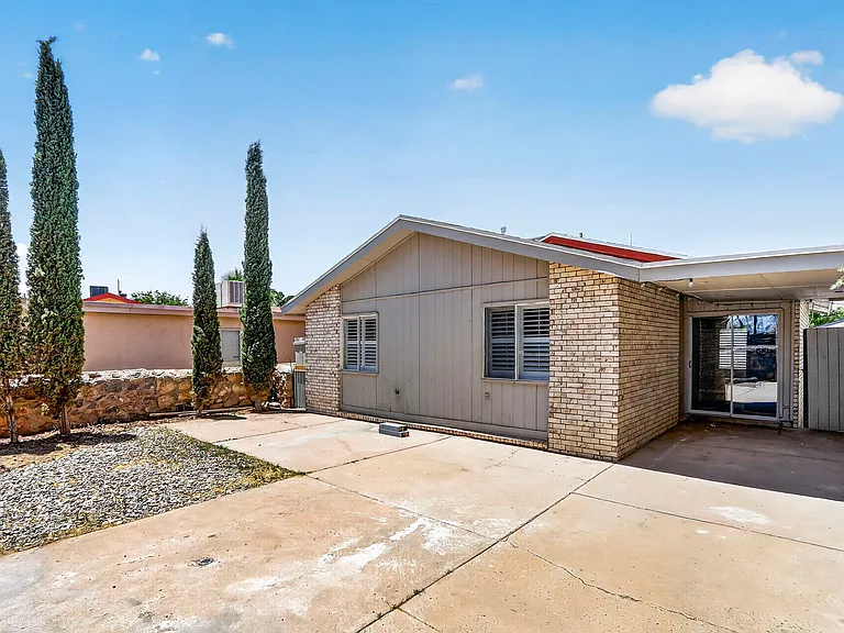 9128 Bur Oak Cir — Photo 27