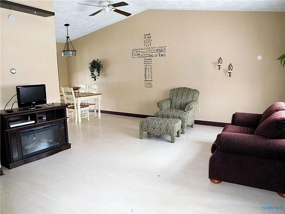 2nd image of 2437 Jamestown Dr