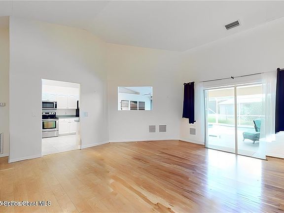 3rd image of 8046 105th Ave