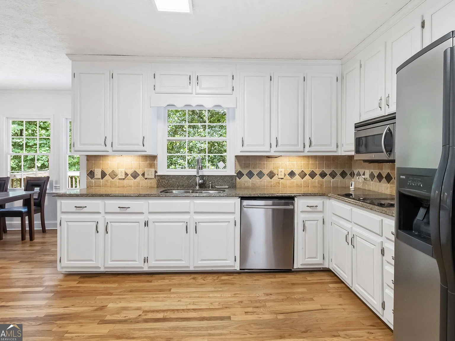 5 bed, 4.0 bath, 4524 sqft, $3,150 — Photo 4