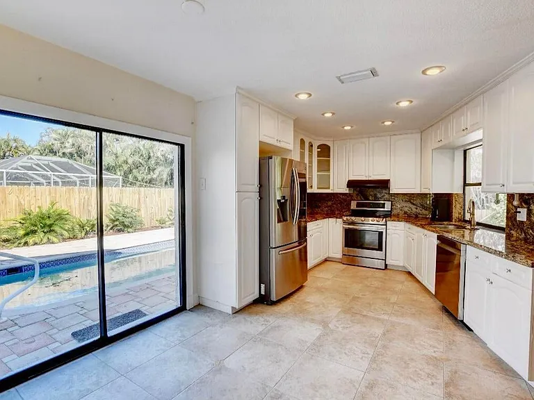 17768 Maplewood Dr #0 — Photo 27