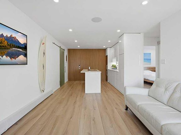 2nd image of 4415 N Lakeshore Dr #6