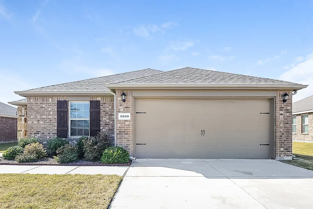 4 bed, 2.0 bath, 1645 sqft, $2,110 — Photo 1