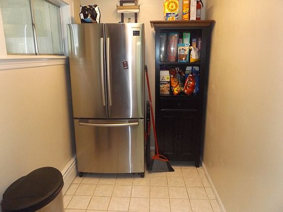 4th image of 1105 Childress St