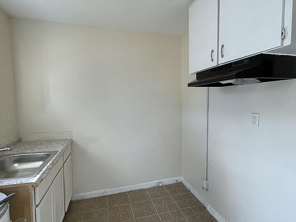 5th image of 113 Washington Ave