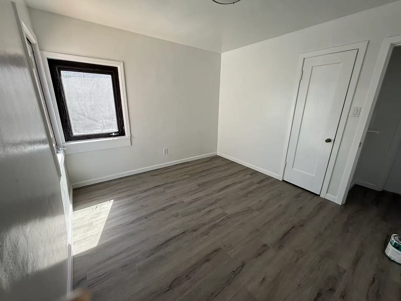 3 bed, 910 sqft, $3,800 — Photo 4