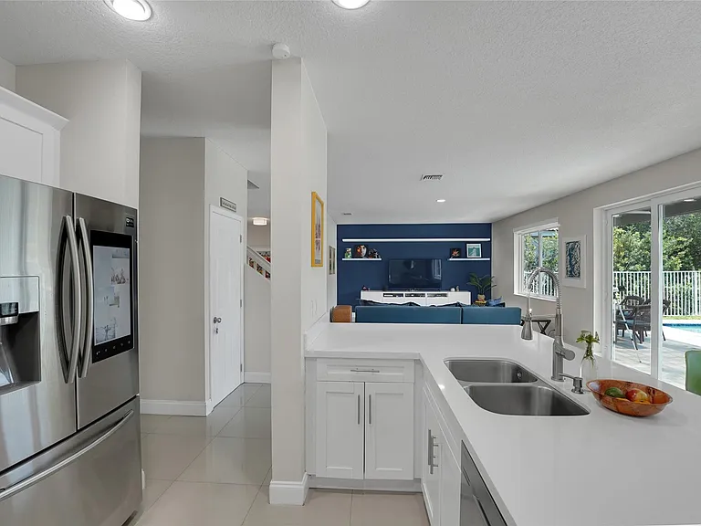 1070 Bluewood Ter — Photo 18