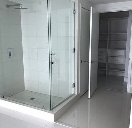 5th image of 460 NE 28th St #3403RT