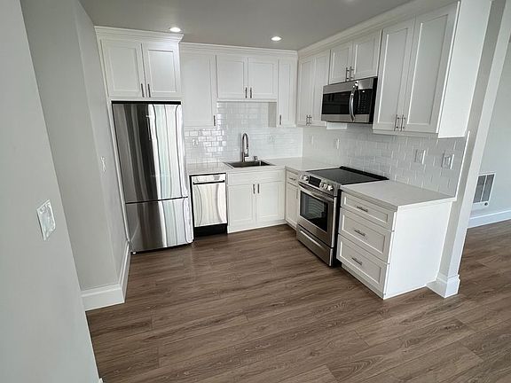 3rd image of 2120 Jones St APT 3