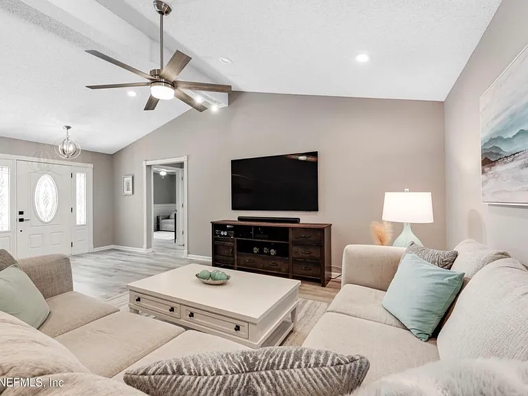 12381 Apple Leaf Dr — Photo 10