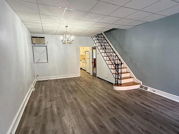 2nd image of 2121 S Rosewood St