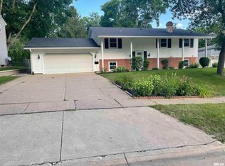 3317 Forest Rd, Davenport, IA 52807