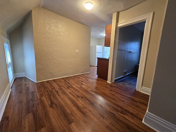 3rd image of 120 Richmond Ave APT 2