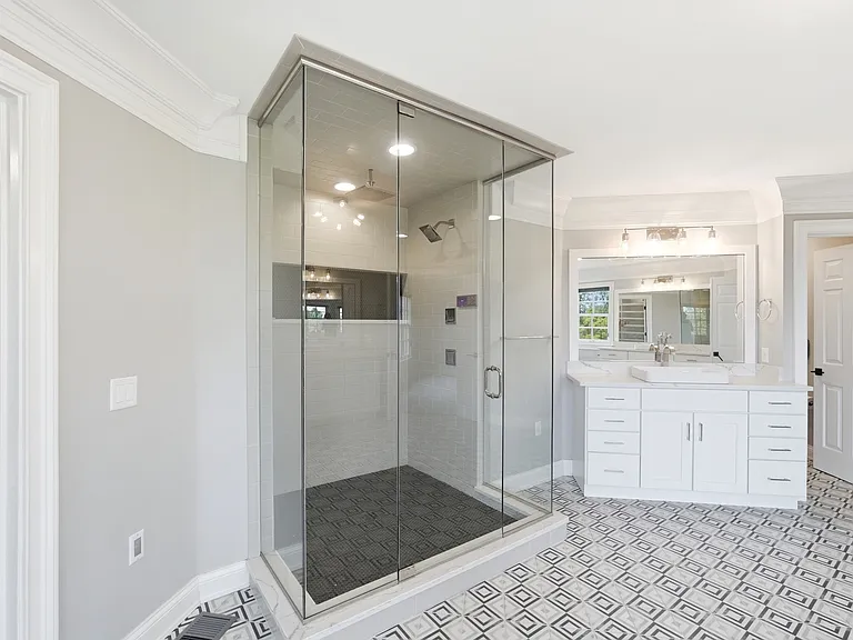 678 Canterbury Dr — Photo 20